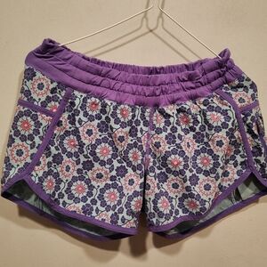 Lululemon Women's Twiggy Purple Floral Track Attack Running Shorts Sz 4 Rare